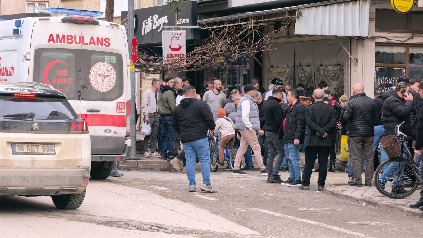 Bursa'nın İnegöl ilçesinde damat, tabancayla kayınbiraderine ve kayınbabasına kurşun yağdırdı.