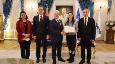 Bursa Büyükşehir Belediye Başkanı Mustafa Bozbey, Büyükşehir Belediyesi’nin Ana Hizmet Binası’na