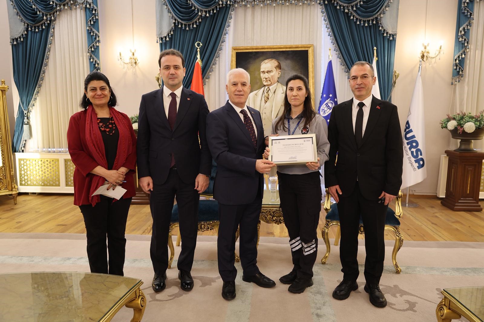 Bursa Büyükşehir Belediye Başkanı Mustafa Bozbey, Büyükşehir Belediyesi’nin Ana Hizmet Binası’na