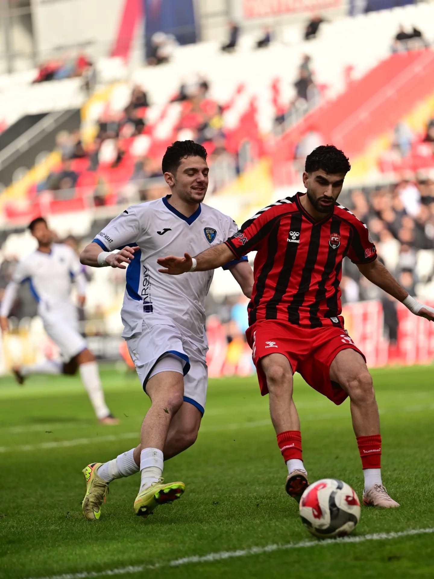 TFF 2. Lig Beyaz Grup'ta oynanan 24 Erzincanspor-Karacabey Belediyespor maçıyla