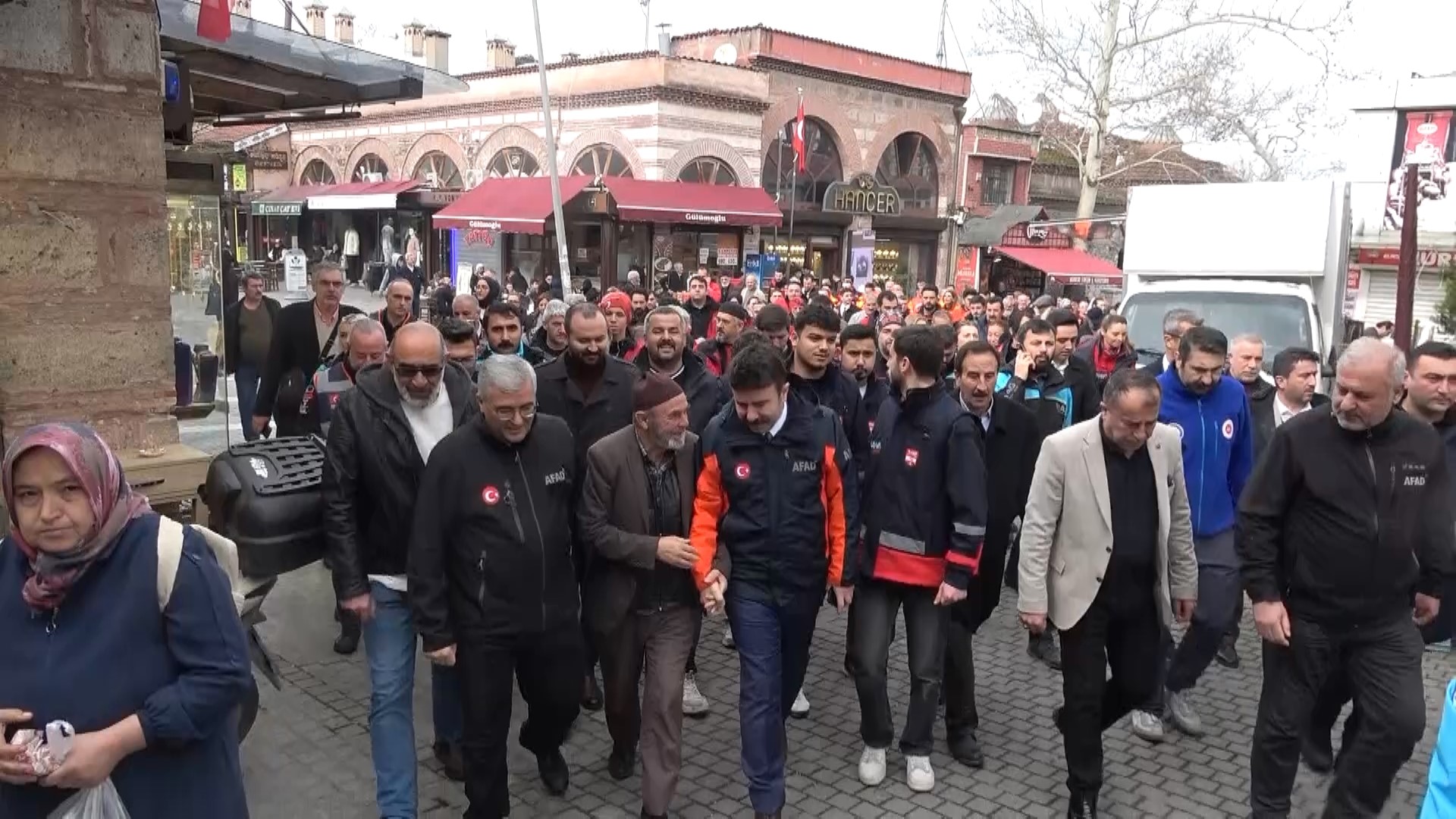 Bursa’da AFAD gönüllüleri ve yaklaşık 30 akredite arama kurtarma ekibi,