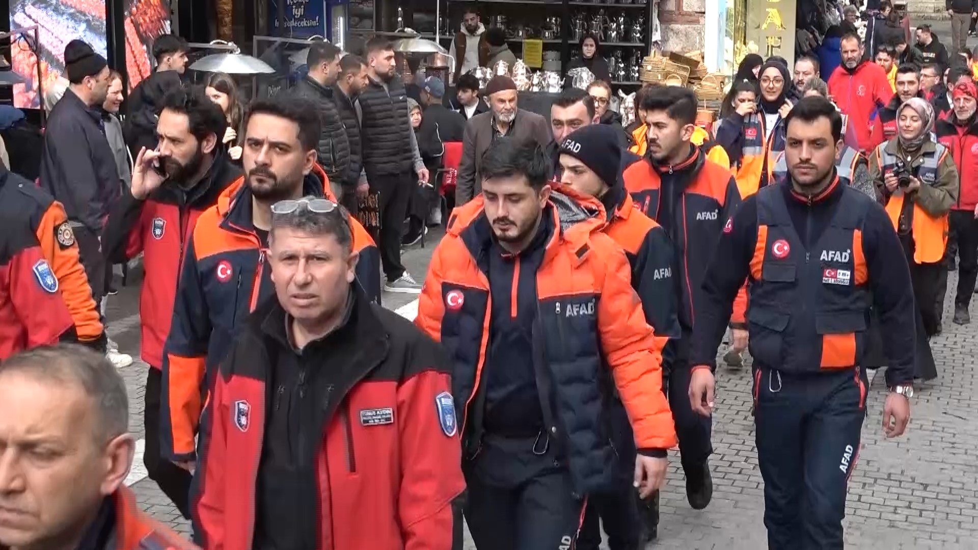 Bursa'da 6 Şubat şehitleri için sessiz yürüyüş 2 Bursam Medya -