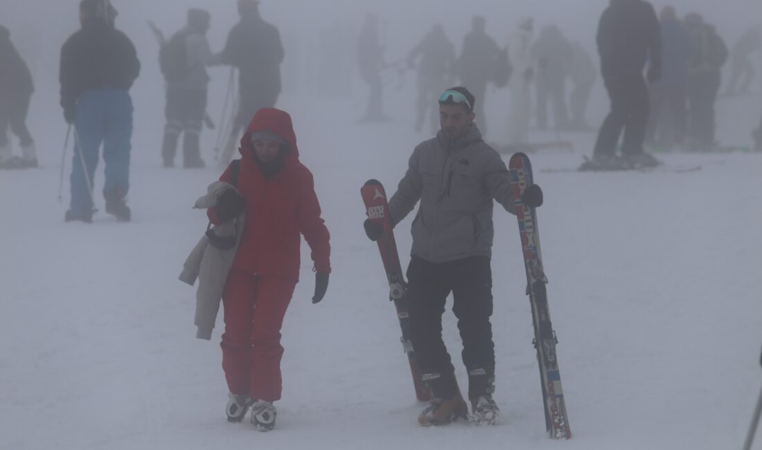 Bursa'da kış mevsiminin kalbi Uludağ'da kar kalınlığı 120 santimetreyi bulurken,