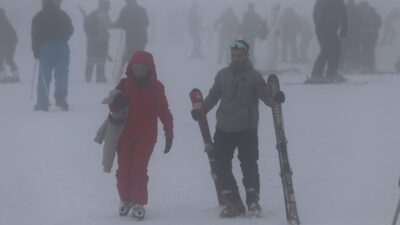 Bursa'da kış mevsiminin kalbi Uludağ'da kar kalınlığı 120 santimetreyi bulurken,