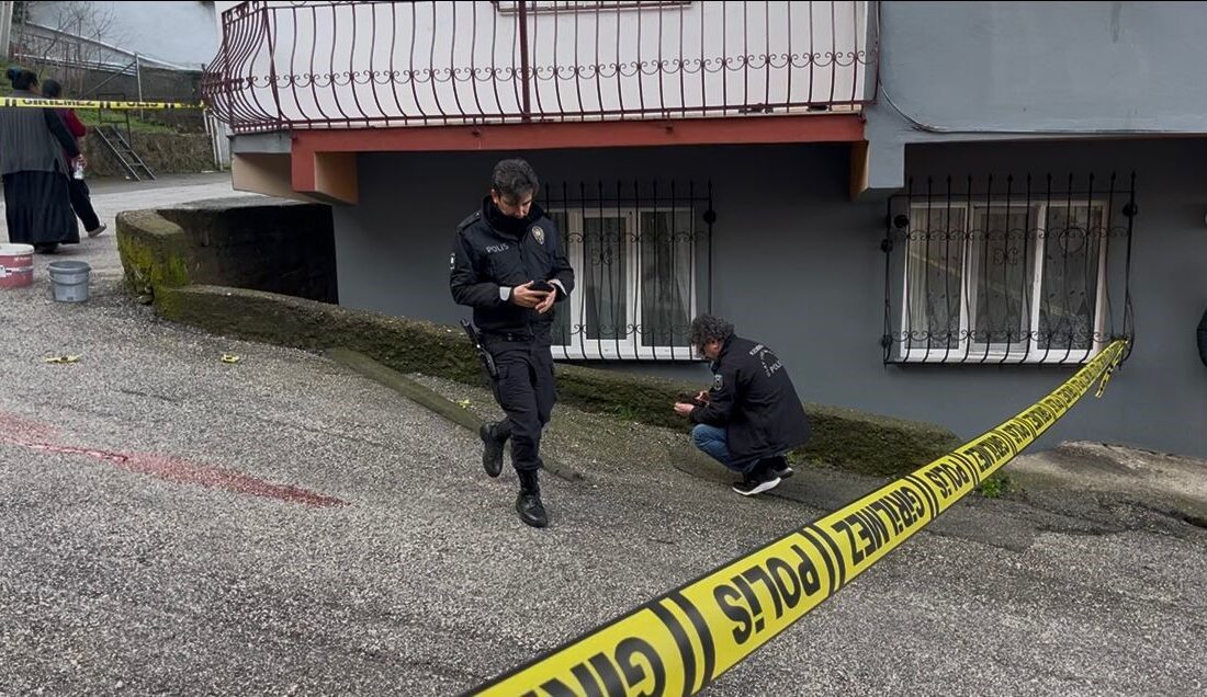 Bursa’da enişte ile kayınbirader arasında yaşanan tartışma cinayetle sonuçlandı. Sokak