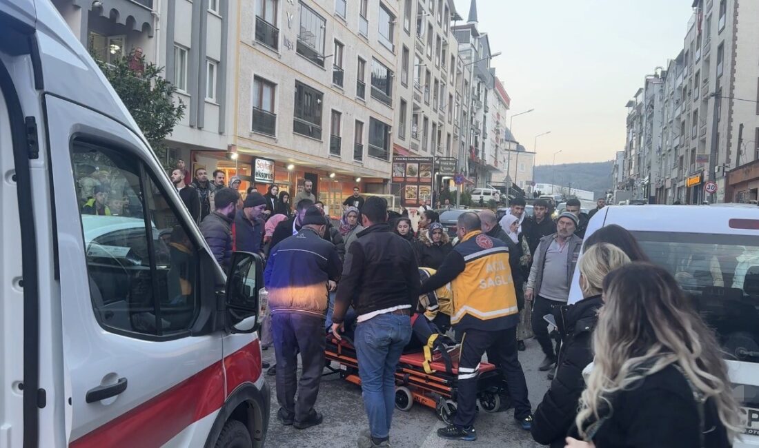Bursa’nın Kestel ilçesinde yolun karşısına geçerken otomobilin çarptığı yaya yaralandı.