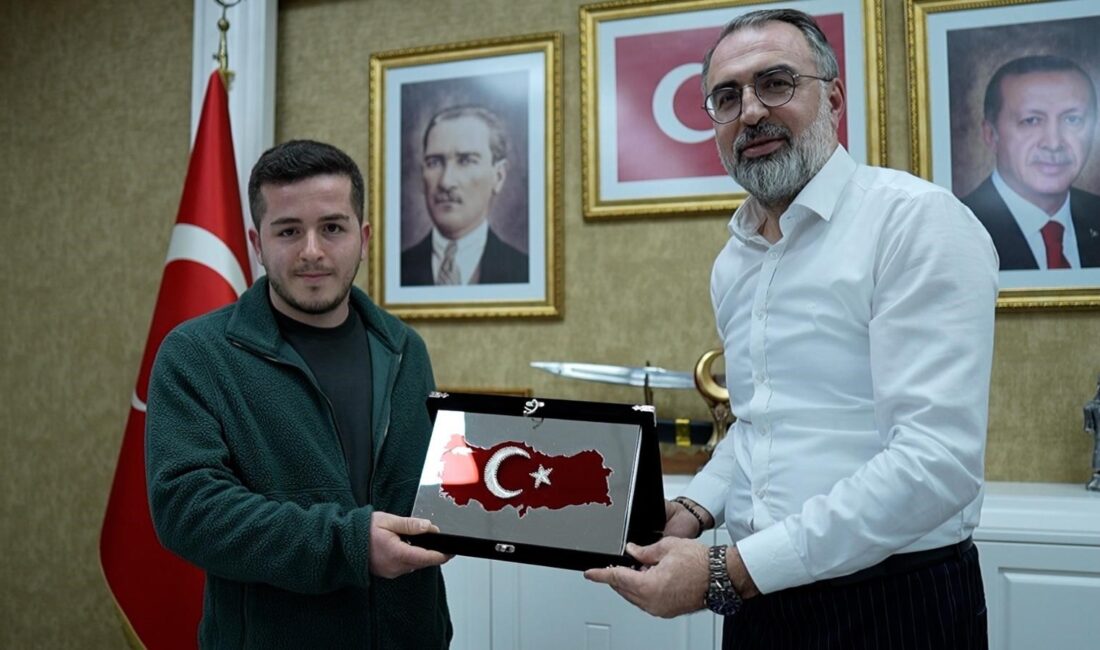 Bursa'nın Kestüel ilçesinde teslim ettiği kargonun içinde Türk bayrağı olduğunu