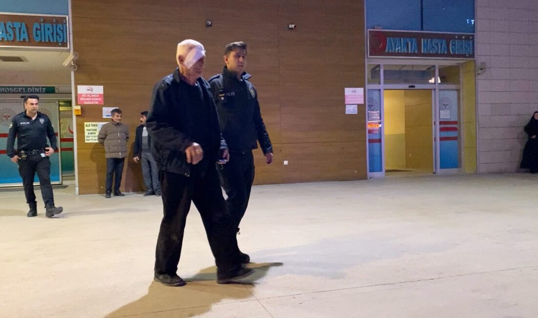  Bursa'nın İnegöl ilçesinde meydana gelen kazada kontrolden çıkarak devrilen bisikletin