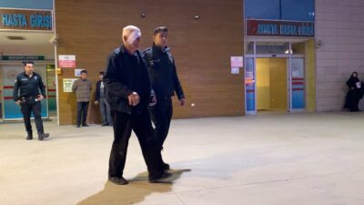  Bursa'nın İnegöl ilçesinde meydana gelen kazada kontrolden çıkarak devrilen bisikletin