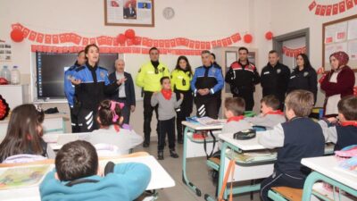 Bursa’da ilkokul öğrencilerinin yazdığı mektup üzerine okulu ziyaret eden polis
