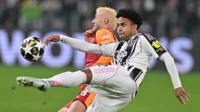 Juventus deplasmanında 3-0 geriye düşen Galatasaray, uzatmalarda bulduğu gollerle maçı