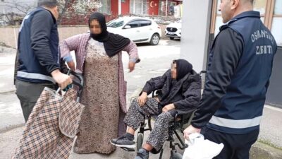 Ramazan ayında cami çevrelerinde dilencilik yapanlara yönelik denetim yapan zabıta