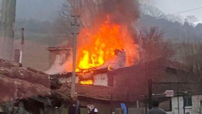 Orhaneli’de sabah saatlerinde çıkan ve sobadan kaynaklandığı değerlendirilen yangında 75