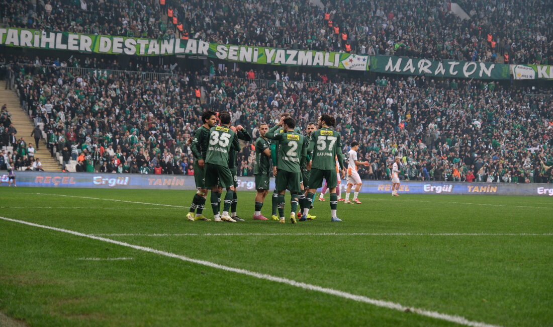 TFF 2. Lig'de 22. hafta mücadelesinde Bursaspor evinde Adanaspor'u ağırladı.