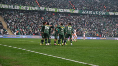 TFF 2. Lig'de 22. hafta mücadelesinde Bursaspor evinde Adanaspor'u ağırladı.