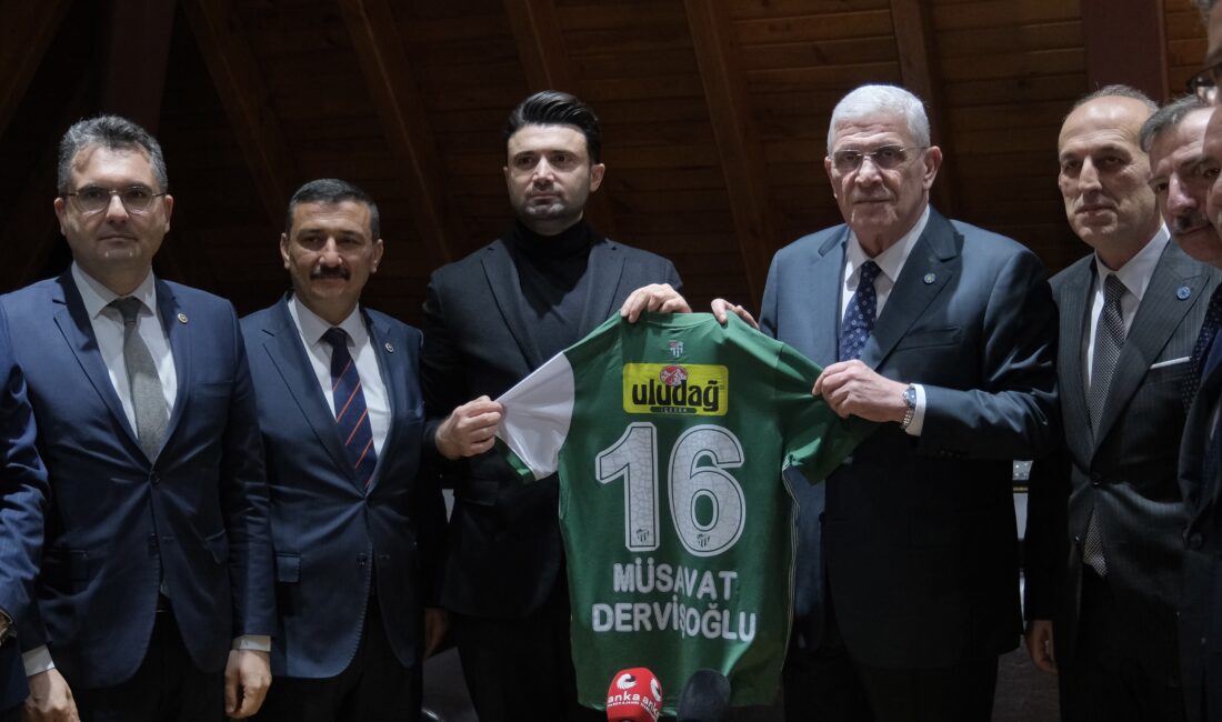 İYİ Parti Genel Başkanı Müsavat Dervişoğlu ve beraberindeki heyet, Bursaspor