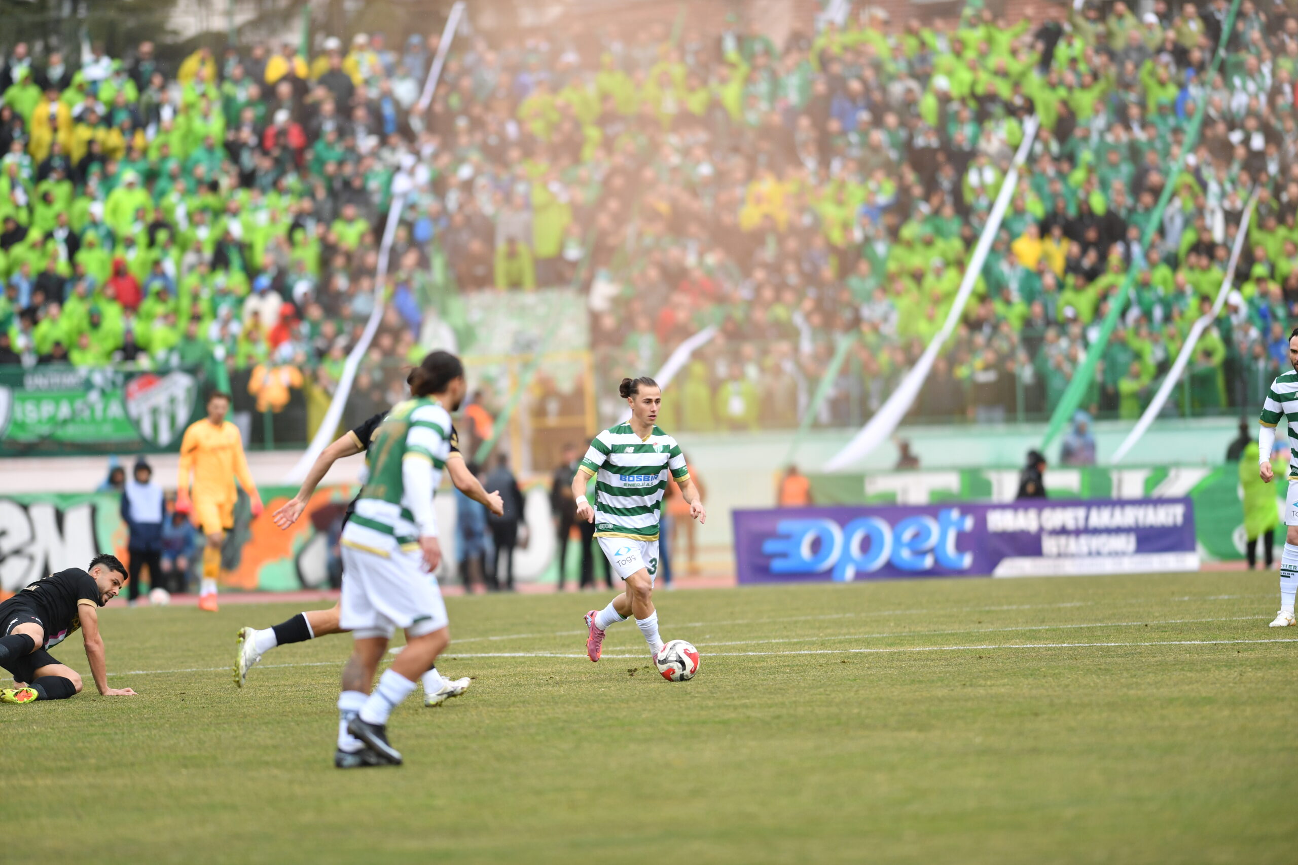 TFF 2. Lig Kırmızı Grup'ta Bursaspor, deplasmanda Isparta 32 Spor'a