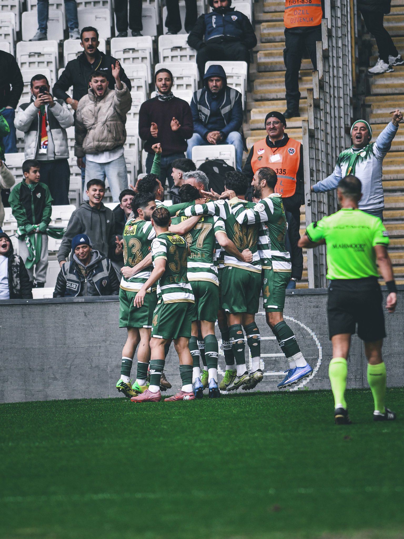 Şampiyonluk iddiasına 6 gollü imza 1 Bursam Medya -