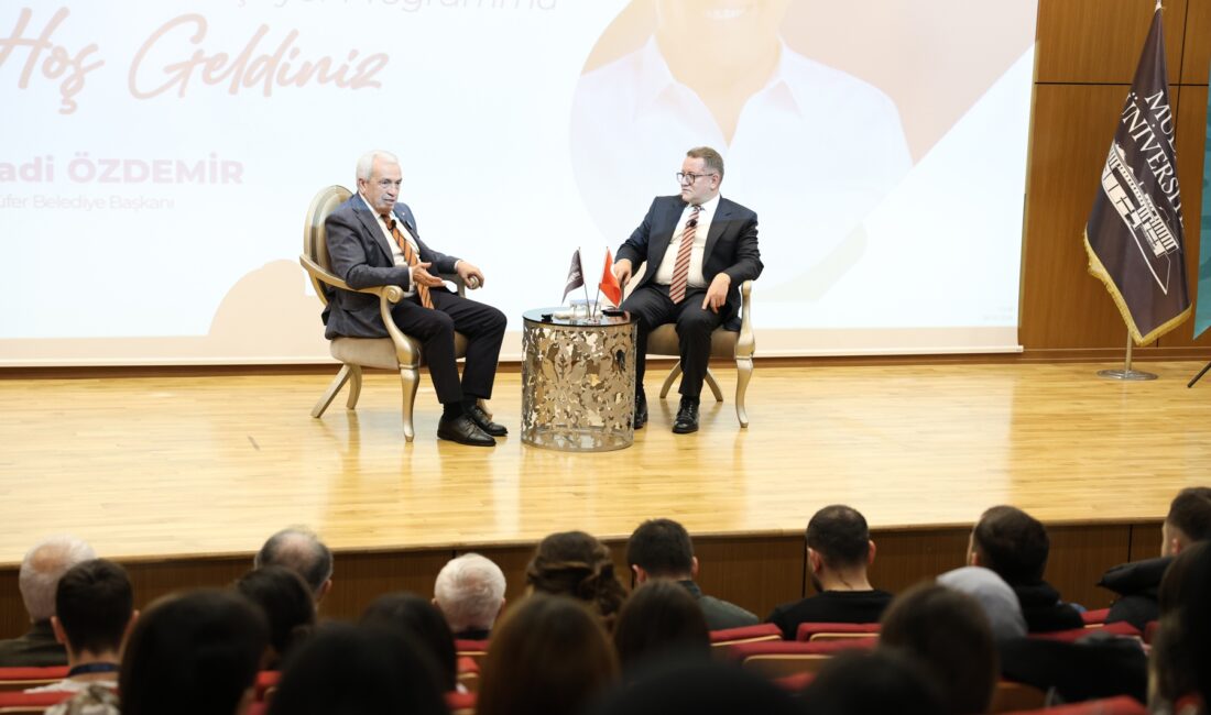 Mudanya Üniversitesi’nde düzenlenen “Tecrübe Konuşuyor” etkinliğinde Nilüfer Belediye Başkanı Şadi