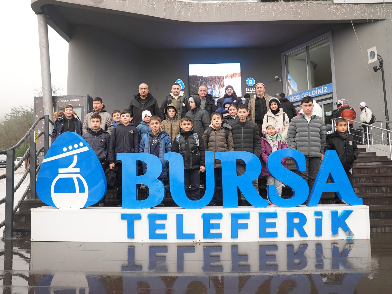 Bursa'da Osmangazi Belediyesi, hayatında hiç Uludağ’a çıkmamış çocukları mahallelerinden alarak