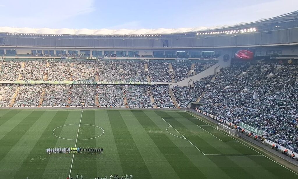 Bursaspor - Kırklarelispor maçında taraftar sayısı 41470 olarak açıklandı. 