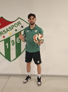 Bursaspor'un ara transfer döneminde kadrosuna kattığı isimlerden Salih Kavrazlı, Kırklarelispor