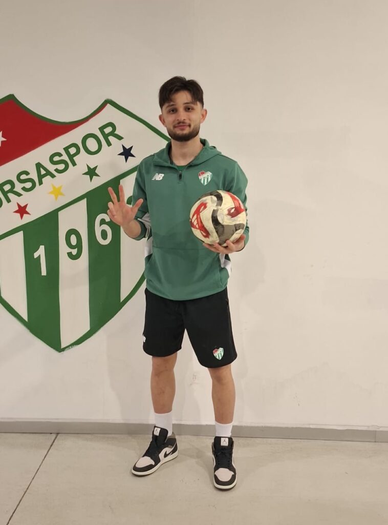 Bursaspor'un ara transfer döneminde kadrosuna kattığı isimlerden Salih Kavrazlı, Kırklarelispor