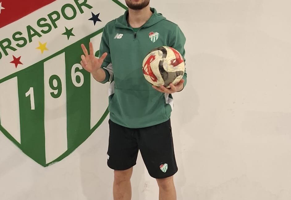 Bursaspor'un ara transfer döneminde kadrosuna kattığı isimlerden Salih Kavrazlı, Kırklarelispor