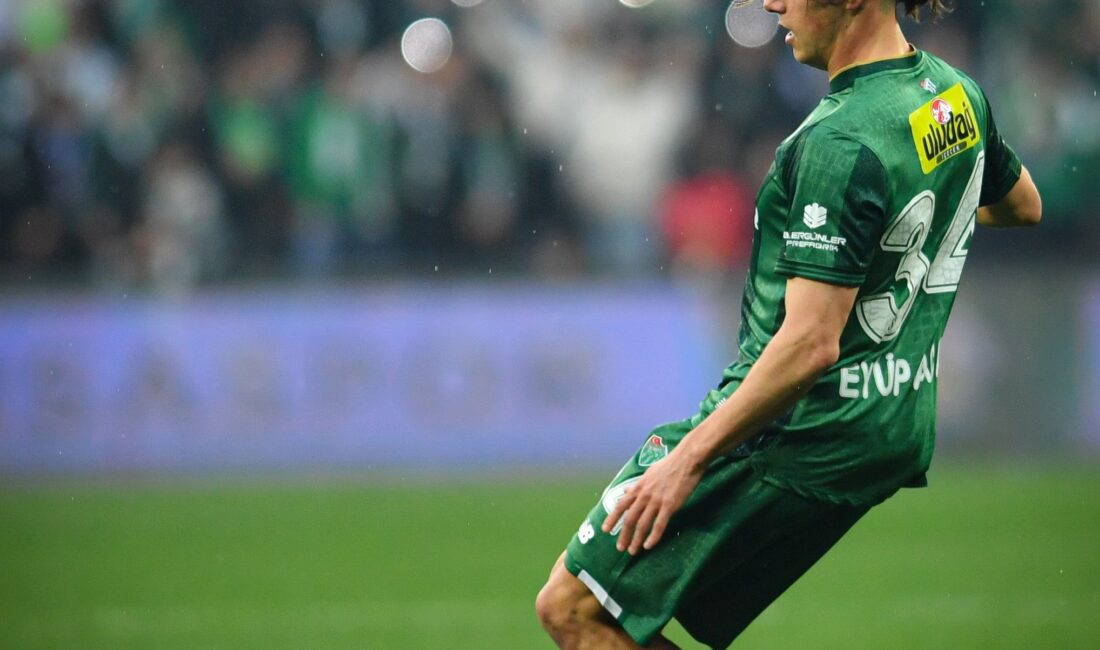 Bursaspor Kulübü, Eyüp Akcan'ın doğum gününü kutladı. 