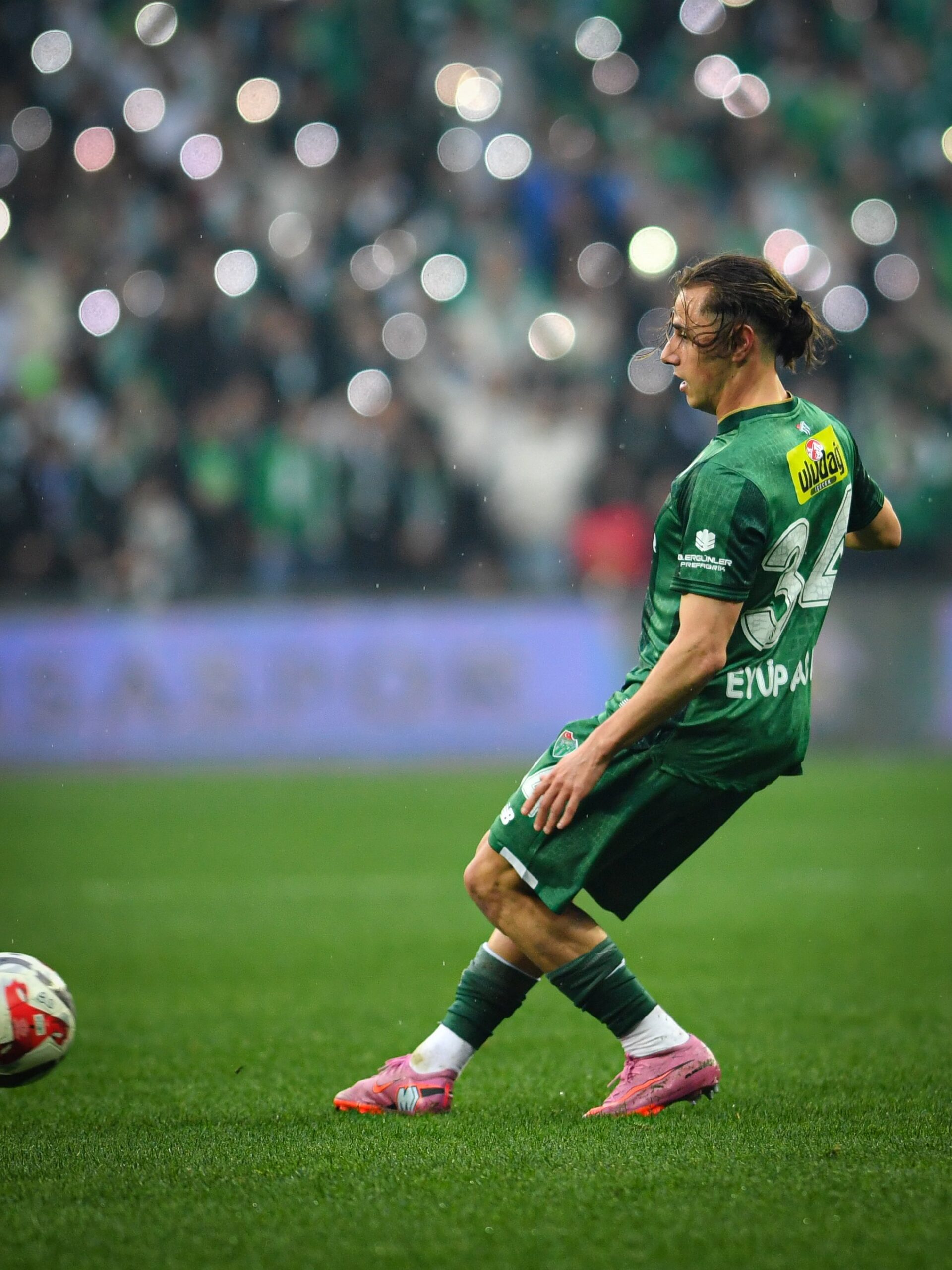 Bursaspor Kulübü, Eyüp Akcan'ın doğum gününü kutladı. 