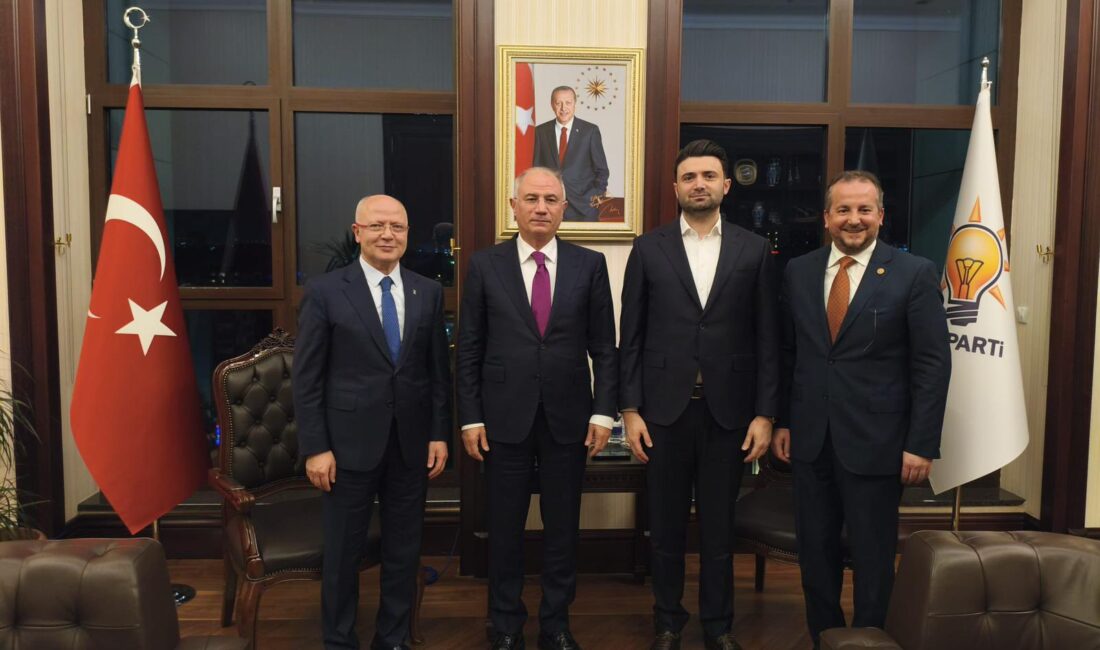 Bursaspor Başkanı Enes Çelik, kulübün projelerine verilen destekler nedeniyle AK