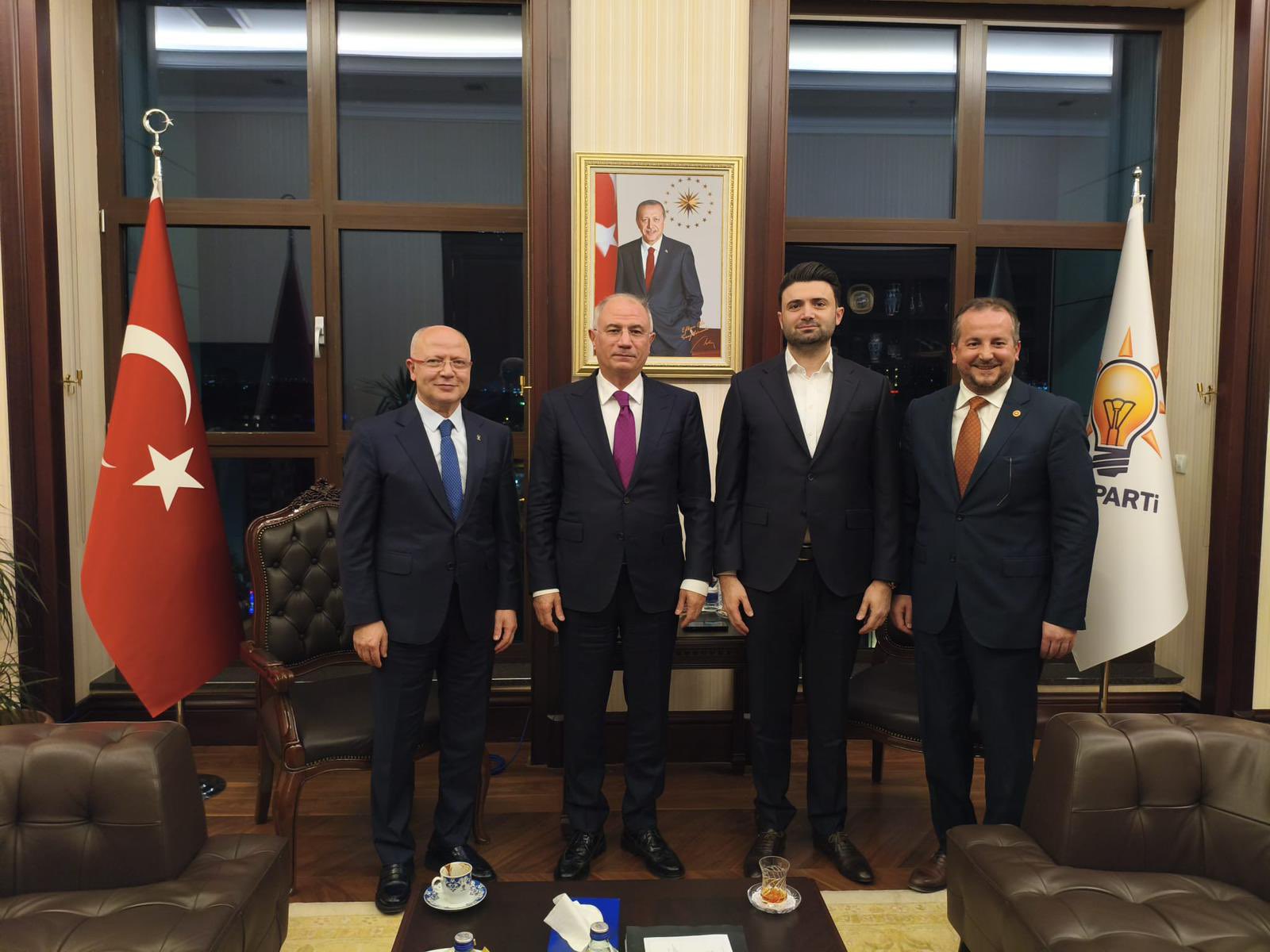 Bursaspor Başkanı Enes Çelik, kulübün projelerine verilen destekler nedeniyle AK