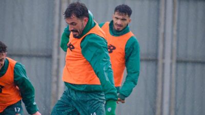 Bursaspor Kulübü'nden yapılan açıklamada, Hakkı Türker'in sakatlığı ile ilgili bilgiler