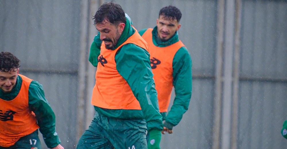 Bursaspor Kulübü'nden yapılan açıklamada, Hakkı Türker'in sakatlığı ile ilgili bilgiler