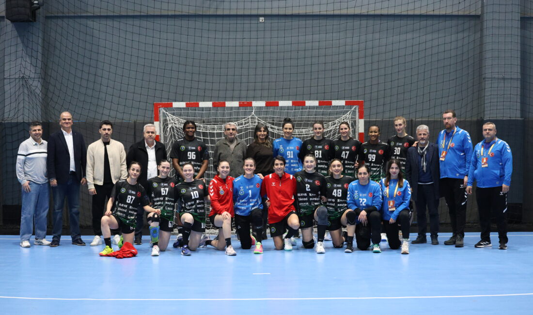 Bursa Büyükşehir Belediyespor Kadın Hentbol Takımı, normal sezonun son düdüğüyle