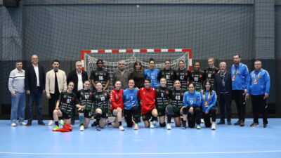 Bursa Büyükşehir Belediyespor Kadın Hentbol Takımı, normal sezonun son düdüğüyle