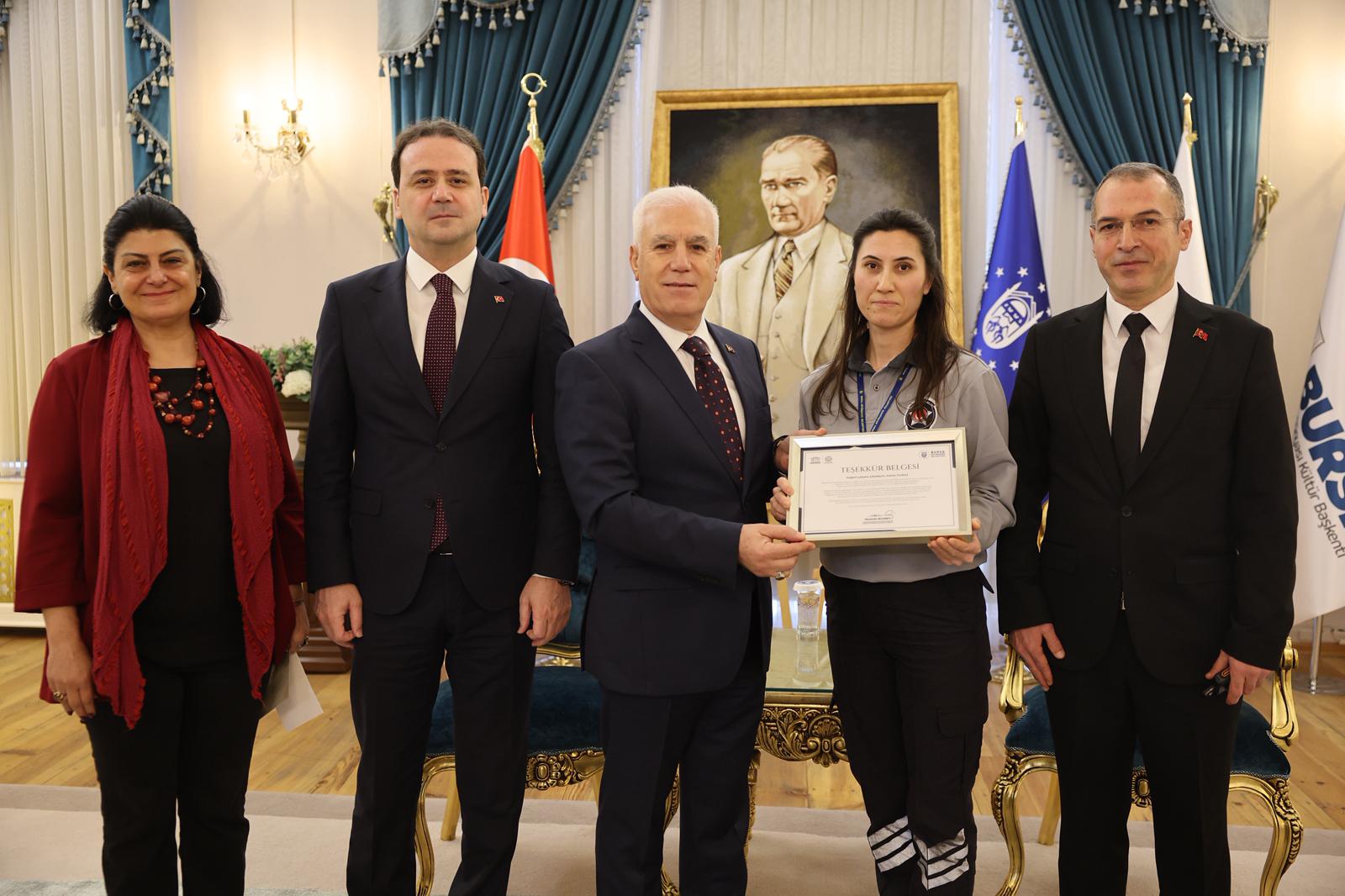 Utanma duygusu olan… 2 Bursam Medya -