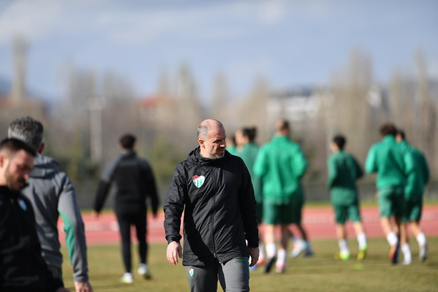 TFF 2. Lig Kırmızı Grup'ta liderliğini sürdüren Bursaspor, 23. hafta