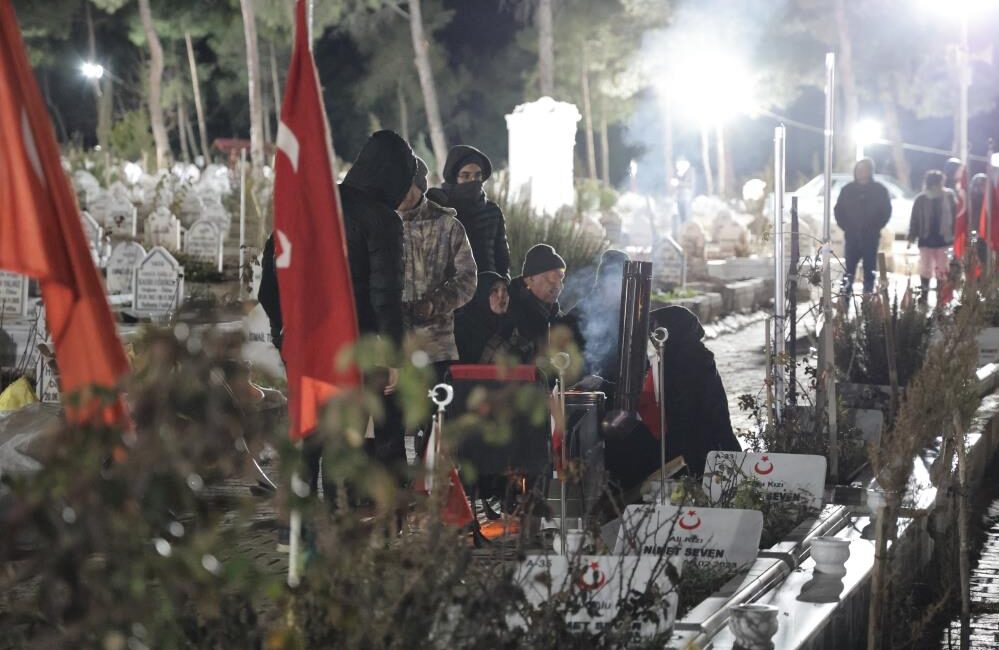 Kahramanmaraş merkezli meydana gelen depremler sonrası hayatını kaybedenlerin defnedildiği Kapıçam