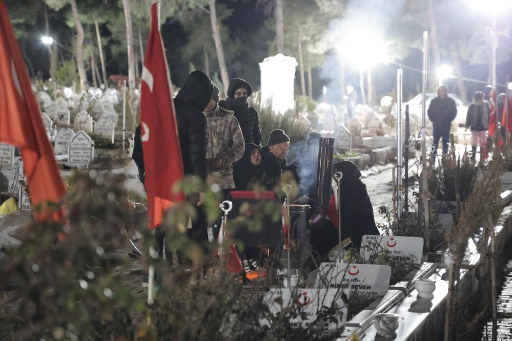 Kahramanmaraş merkezli meydana gelen depremler sonrası hayatını kaybedenlerin defnedildiği Kapıçam
