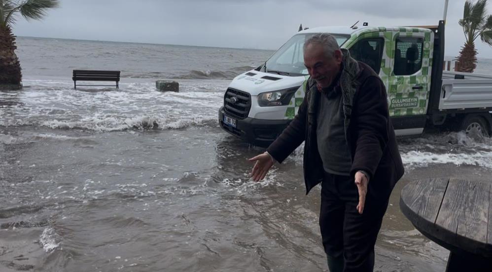 Deniz taştı, sahil yolu kapandı 2 Bursam Medya -