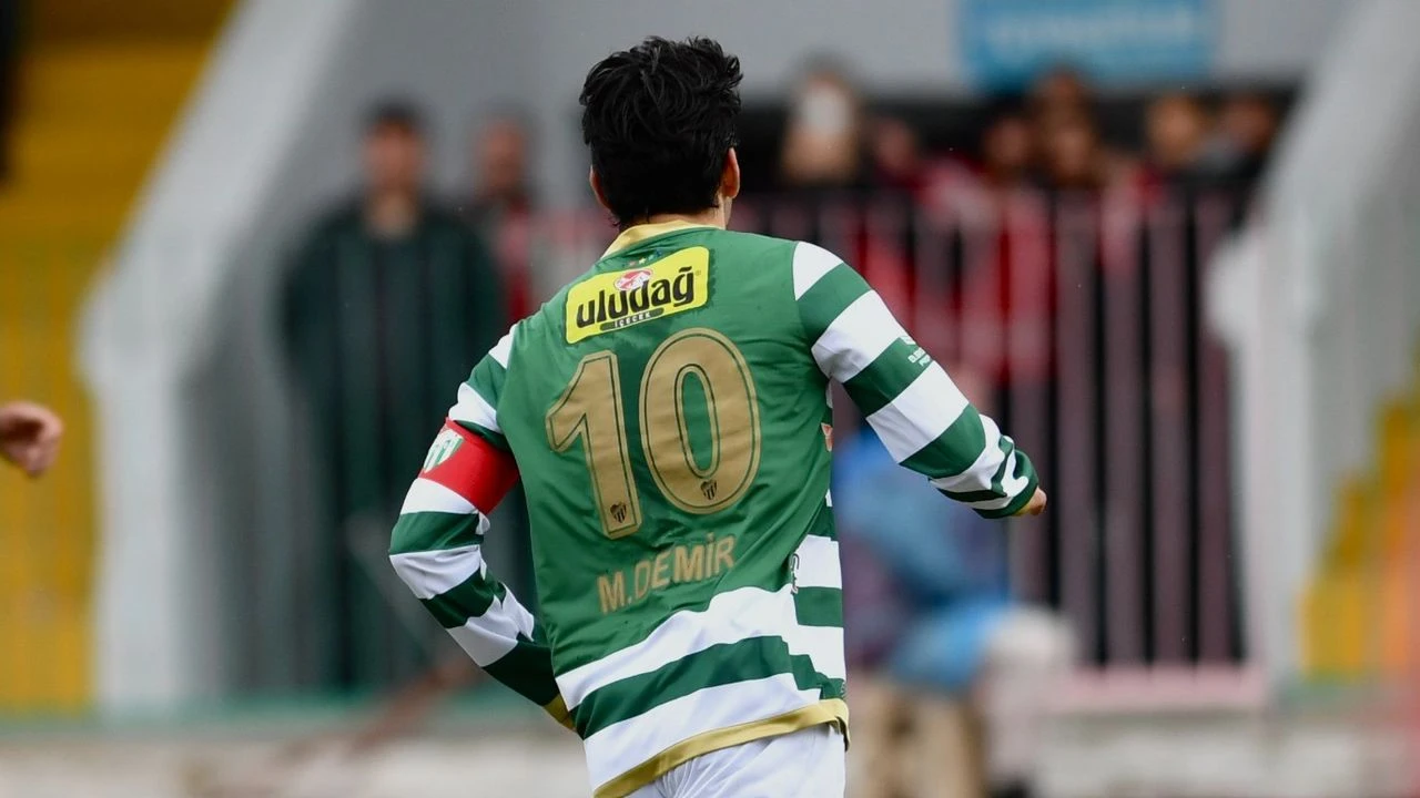 Bursaspor Kulübü. Kırklarelispor maçında sakatlık yaşayan kaptan Muhammet Demir'in durumu