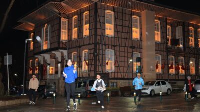 Bursa Büyükşehir Belediyesi tarafından Tarihi Çarşı ve Hanlar Bölgesi’nde düzenlenen