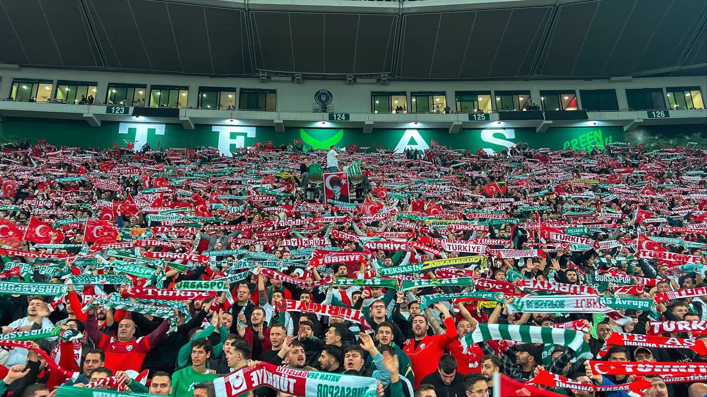 Ispartaspor'un 32 Gençlik Bağımsız Taraftar Grubu, haftasonu evlerinde oynayacakları Bursaspor