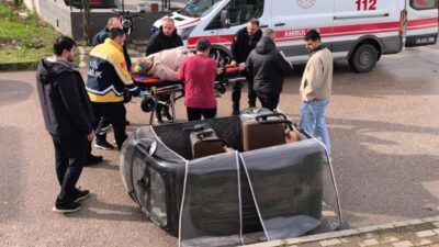 Bursa İnegöl’de kasisten geçerken devrilen triportörde bir kadın yaralandı. Kazadan