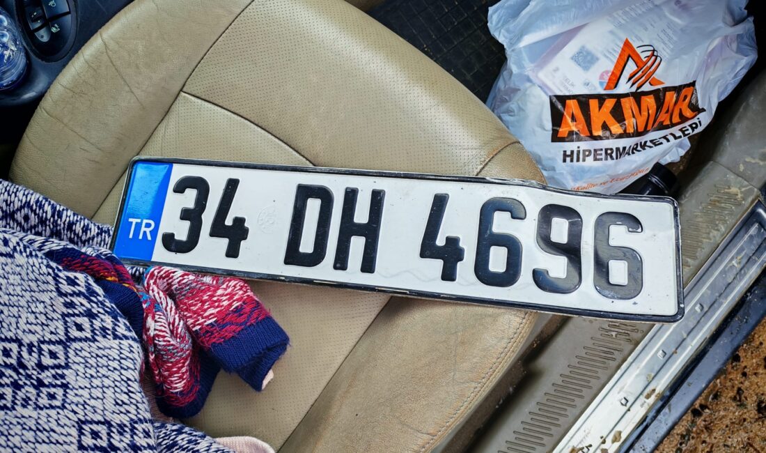 Yağmur kazayı getirdi! İki aracın çarpıştığı kazada 7 kişi yaralandı.