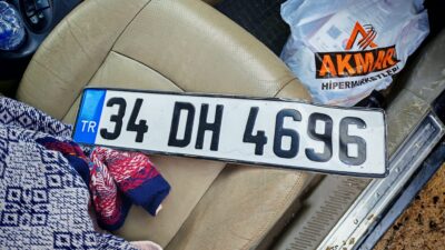 Yağmur kazayı getirdi! İki aracın çarpıştığı kazada 7 kişi yaralandı.