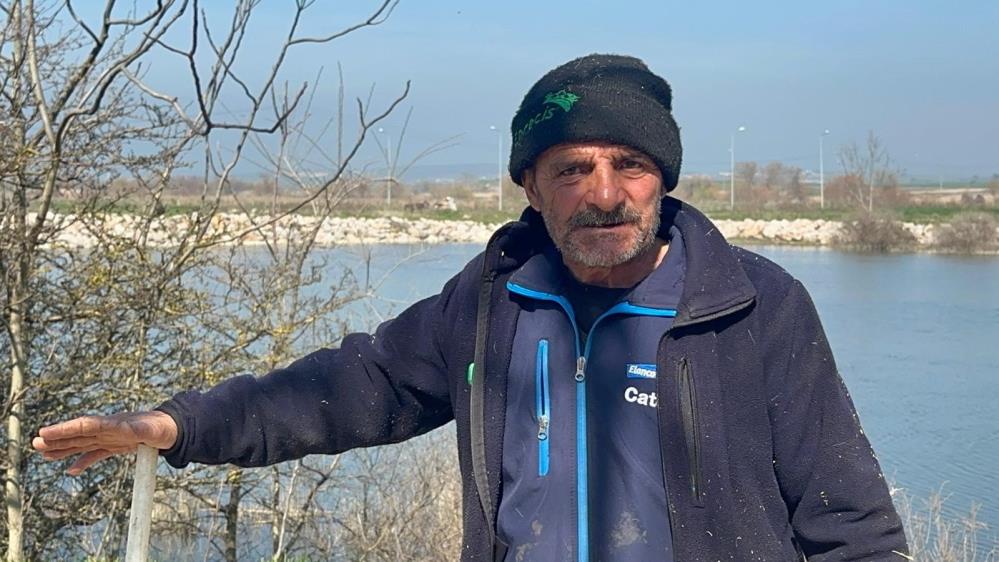 Karacabey’de 22 yıldır süt inekçiliği yapan Mustafa Çolakoğlu, hayvancılıkla dört