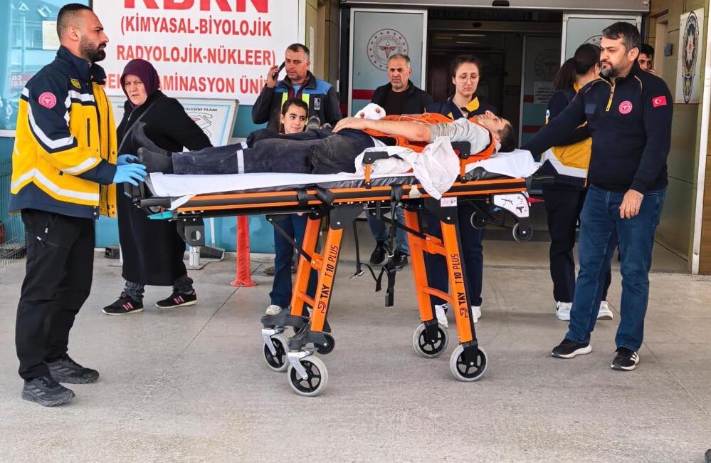 İnegöl’de bir orman ürünleri fabrikasında çalışan işçi, elini bıçkı makinesine