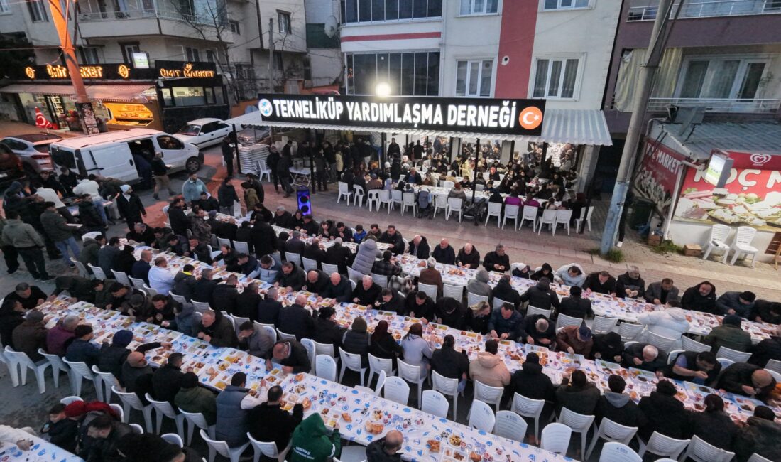 Orhangazi’de düzenlenen geleneksel sokak iftarında yaklaşık 1.500 kişi aynı sofrada